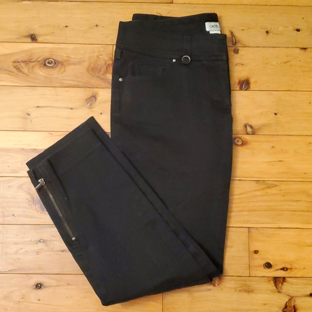 3/$35 Cache | Crop Pants w/ Hardware